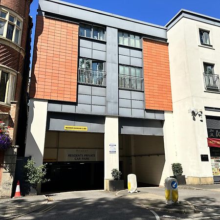 Stunning 2-Bed Town Centre Apartment - Hosted By Hutch Lifestyle Leamington Spa Dış mekan fotoğraf