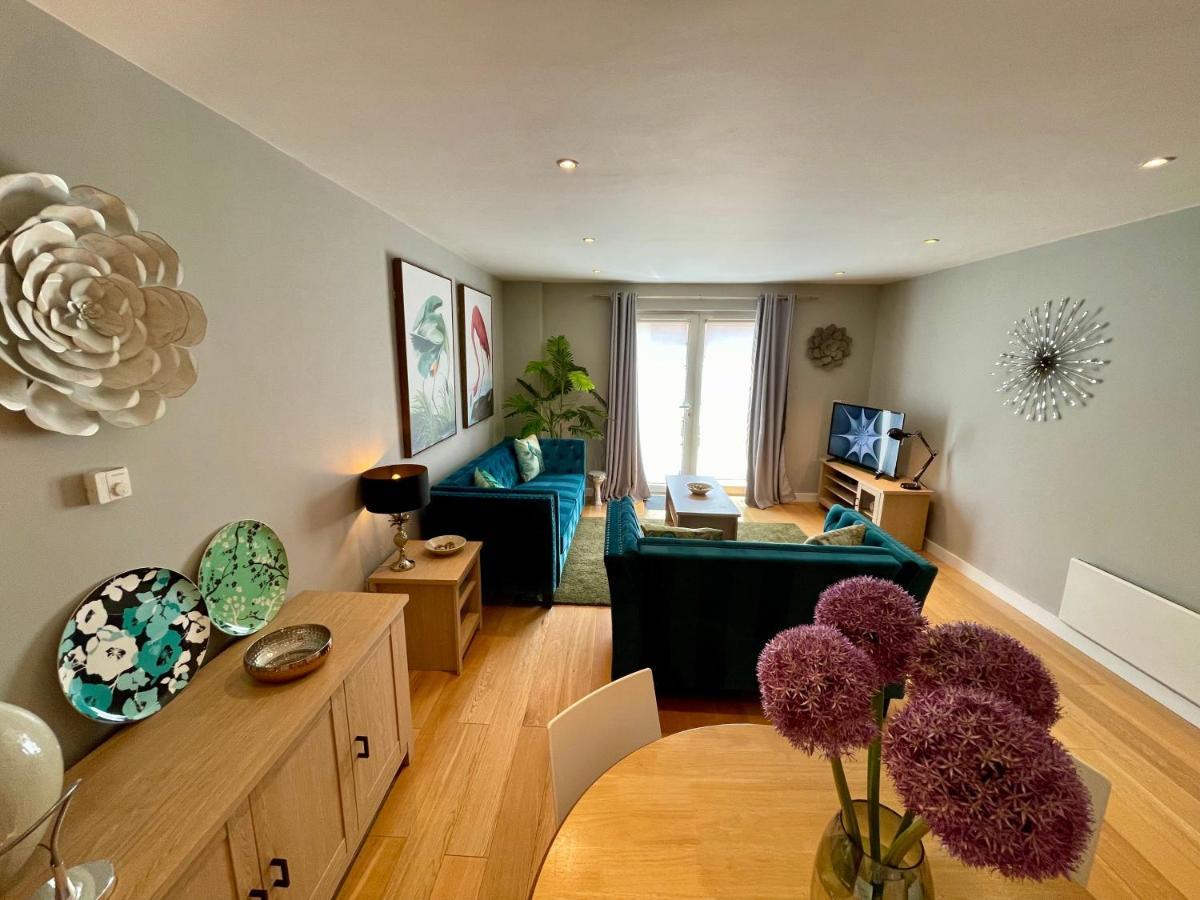 Stunning 2-Bed Town Centre Apartment - Hosted By Hutch Lifestyle Leamington Spa Dış mekan fotoğraf