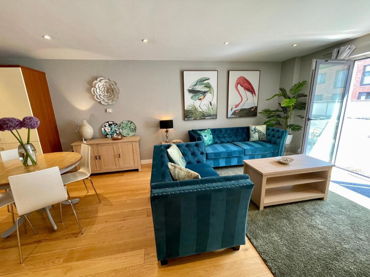 Stunning 2-Bed Town Centre Apartment - Hosted By Hutch Lifestyle Leamington Spa Dış mekan fotoğraf