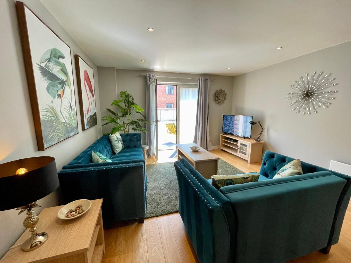 Stunning 2-Bed Town Centre Apartment - Hosted By Hutch Lifestyle Leamington Spa Dış mekan fotoğraf