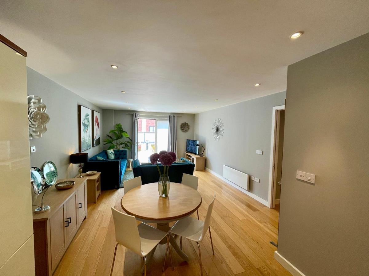 Stunning 2-Bed Town Centre Apartment - Hosted By Hutch Lifestyle Leamington Spa Dış mekan fotoğraf