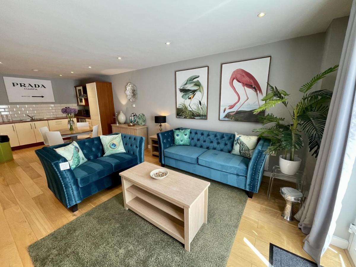 Stunning 2-Bed Town Centre Apartment - Hosted By Hutch Lifestyle Leamington Spa Dış mekan fotoğraf