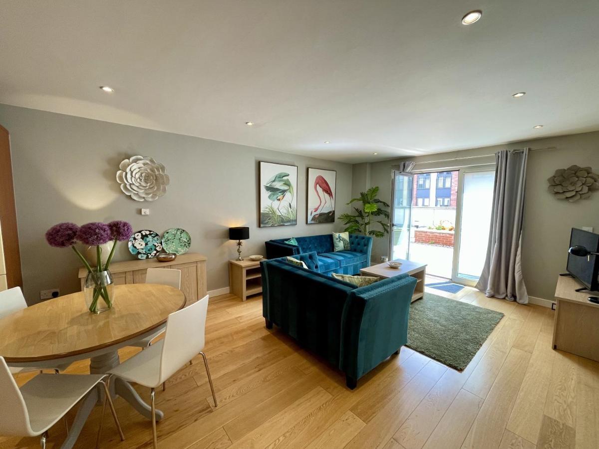Stunning 2-Bed Town Centre Apartment - Hosted By Hutch Lifestyle Leamington Spa Dış mekan fotoğraf