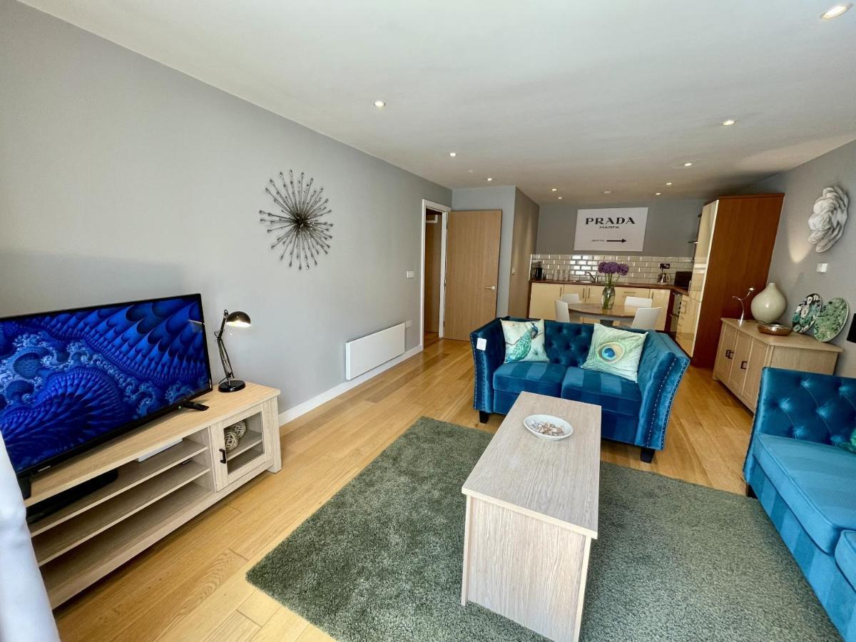 Stunning 2-Bed Town Centre Apartment - Hosted By Hutch Lifestyle Leamington Spa Dış mekan fotoğraf