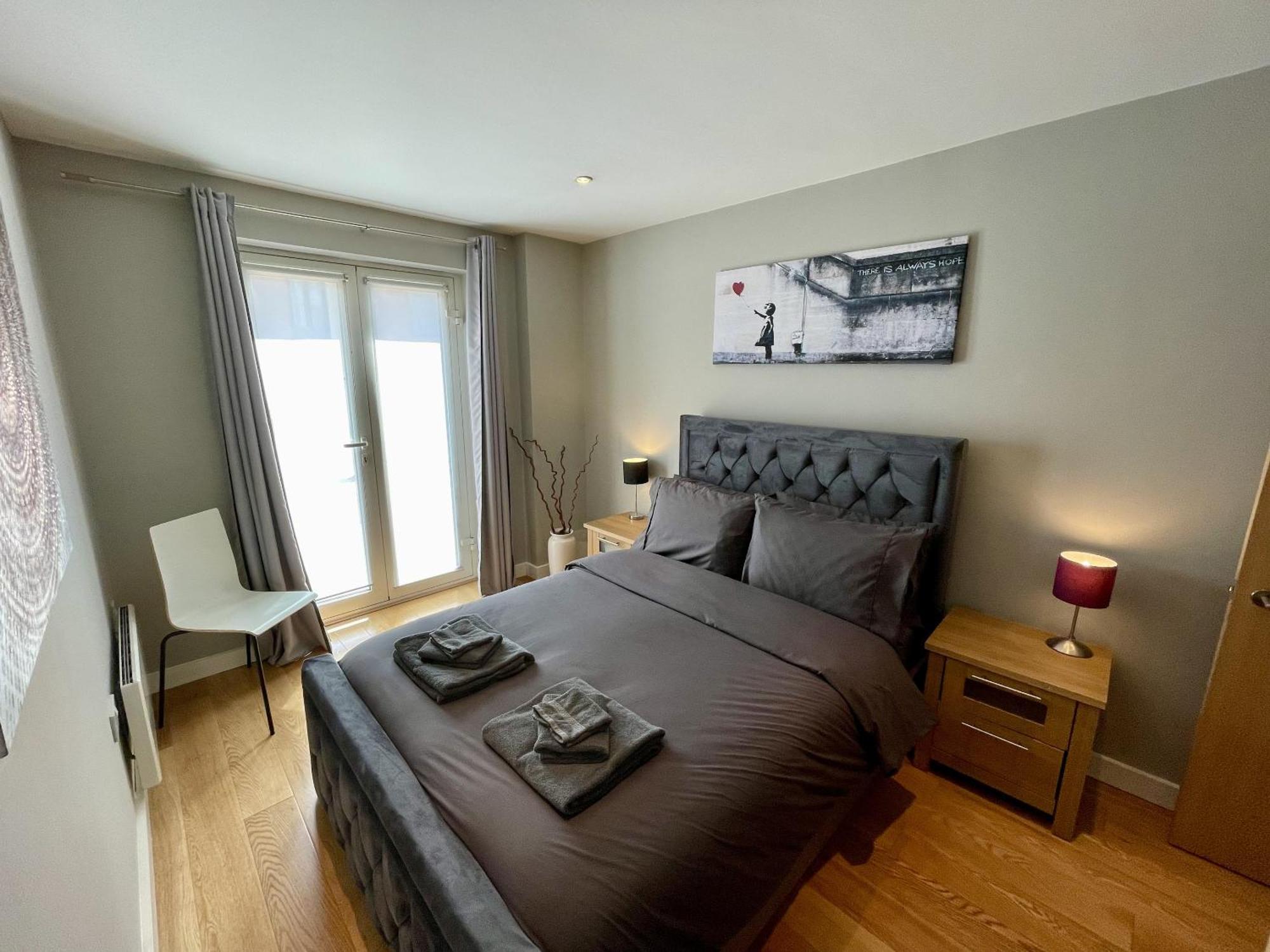 Stunning 2-Bed Town Centre Apartment - Hosted By Hutch Lifestyle Leamington Spa Dış mekan fotoğraf
