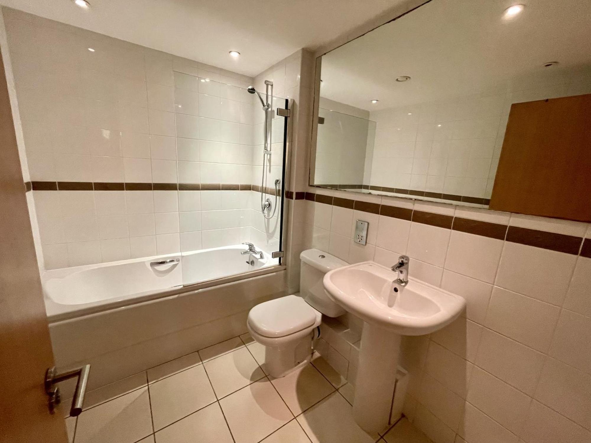 Stunning 2-Bed Town Centre Apartment - Hosted By Hutch Lifestyle Leamington Spa Dış mekan fotoğraf