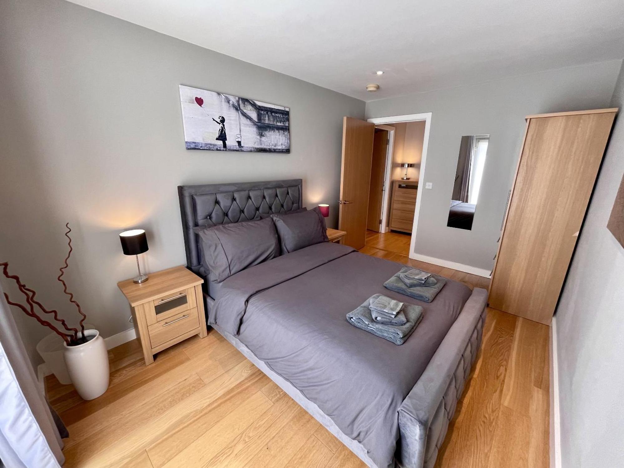Stunning 2-Bed Town Centre Apartment - Hosted By Hutch Lifestyle Leamington Spa Dış mekan fotoğraf