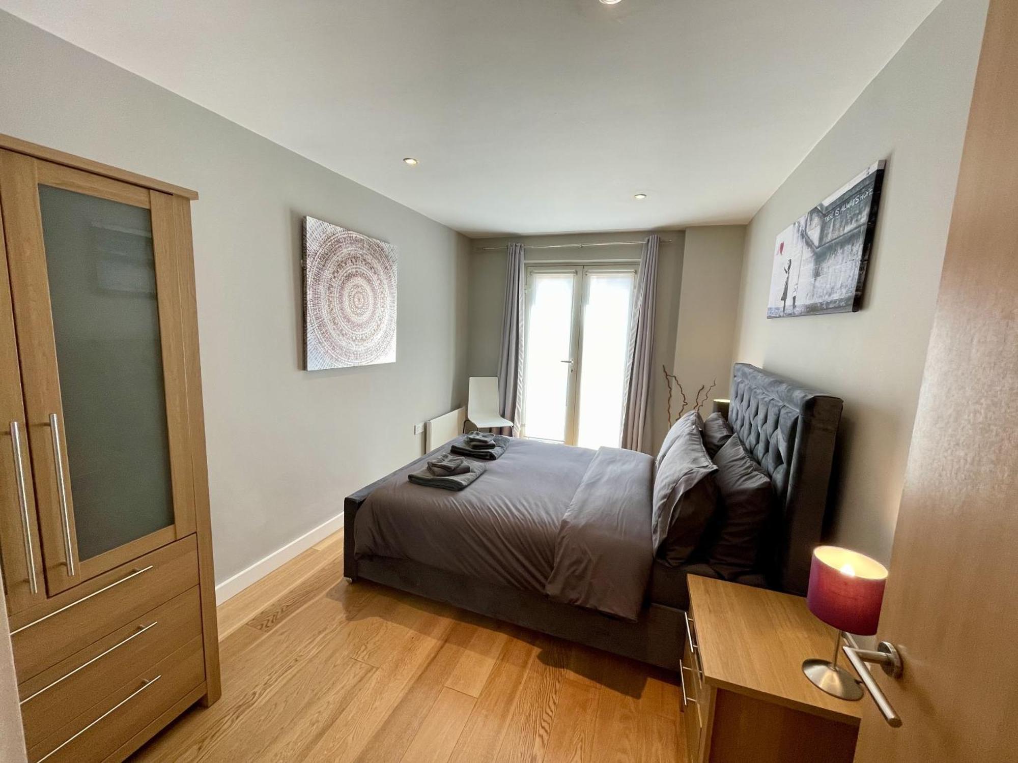 Stunning 2-Bed Town Centre Apartment - Hosted By Hutch Lifestyle Leamington Spa Dış mekan fotoğraf
