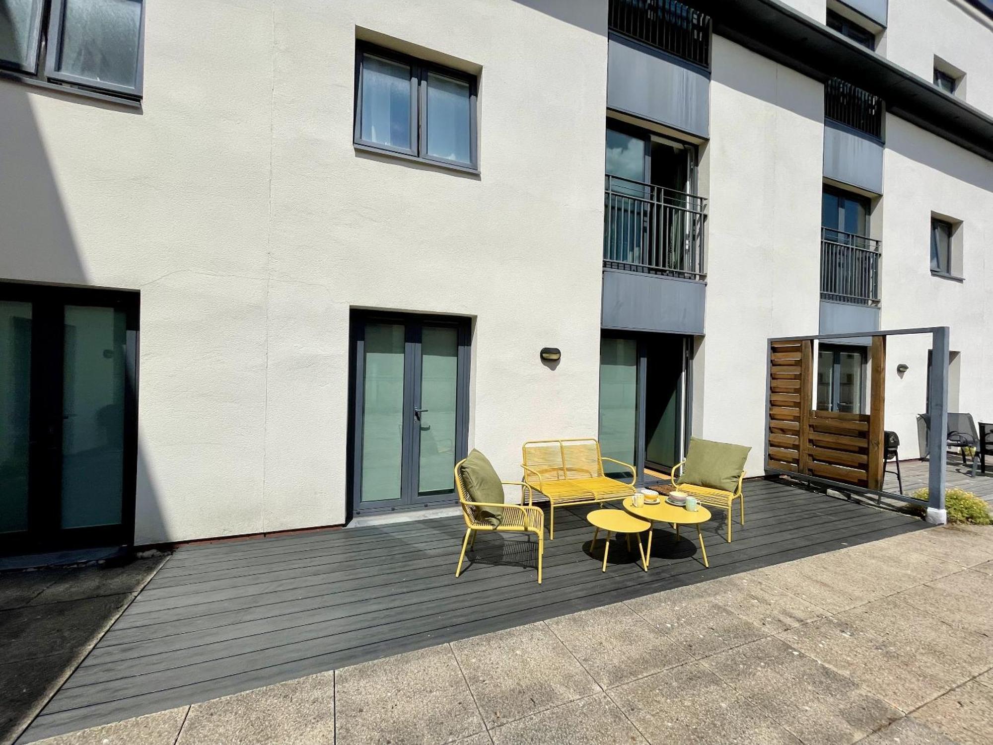 Stunning 2-Bed Town Centre Apartment - Hosted By Hutch Lifestyle Leamington Spa Dış mekan fotoğraf
