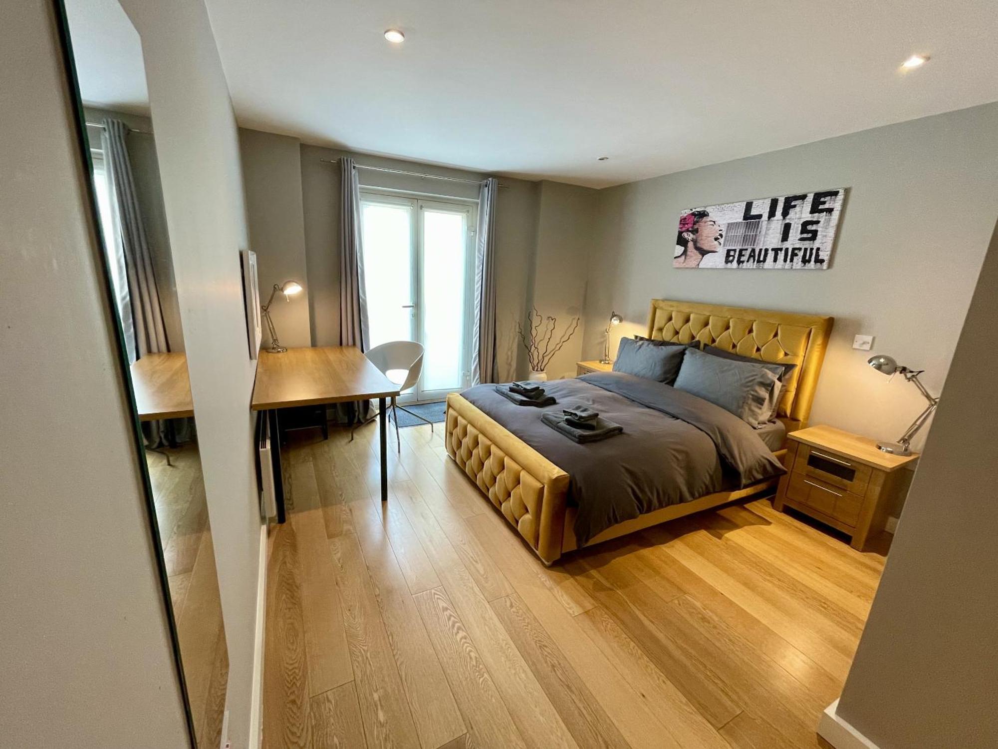 Stunning 2-Bed Town Centre Apartment - Hosted By Hutch Lifestyle Leamington Spa Dış mekan fotoğraf