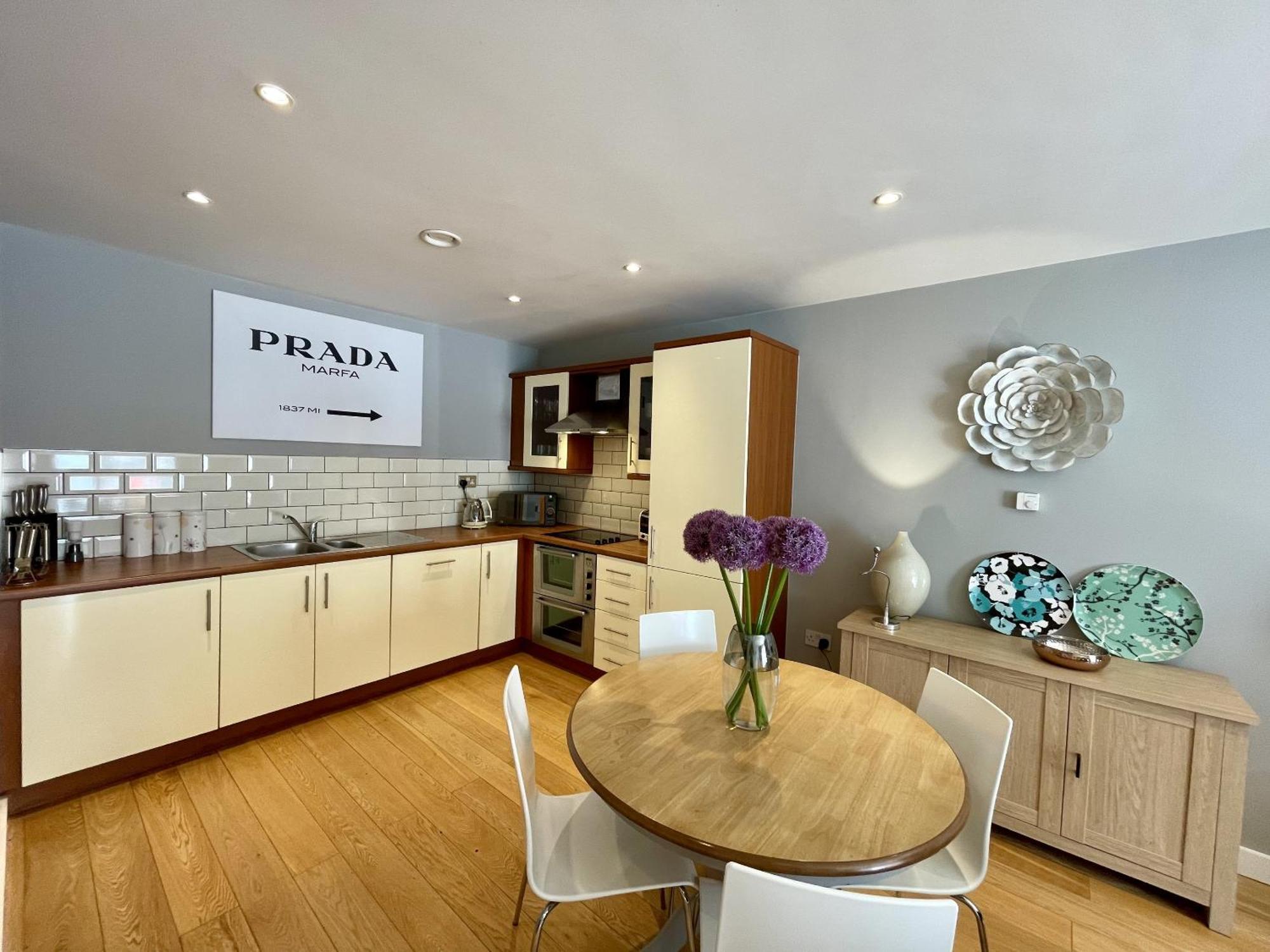 Stunning 2-Bed Town Centre Apartment - Hosted By Hutch Lifestyle Leamington Spa Dış mekan fotoğraf